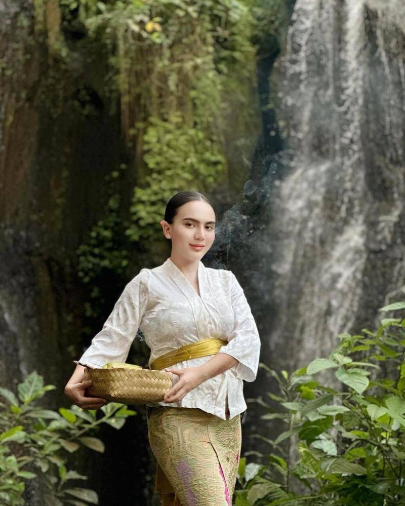 Instagram.com/anggitasari612